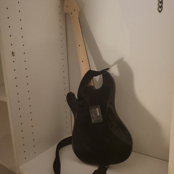 Mad Catz/ Harmonix Rock Band 4 Wireless Guitar Xbox One w/ Strap; Mint, Like New - Picture 3 of 10